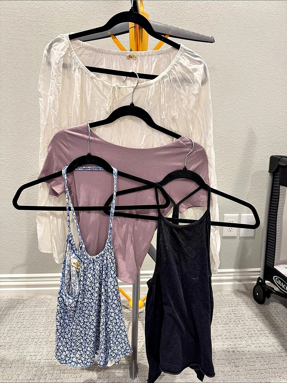 Hollister Women's Multi-Top Lot in White (XS), Blue (XS), Black (XS) and Mauve (